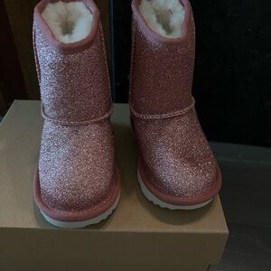 Brand New Uggs for kids size 7